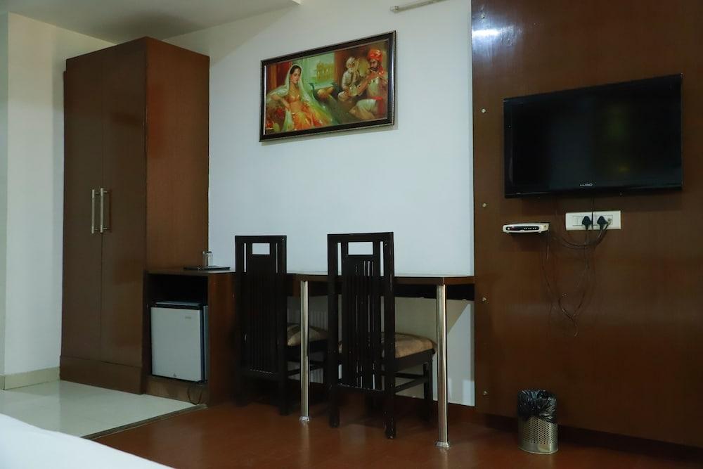 Hotel Parth Inn