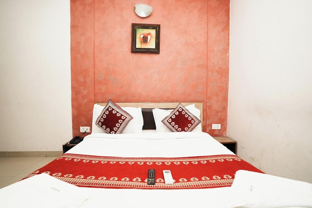Hotel Om Paradise Near IGI Delhi Airport