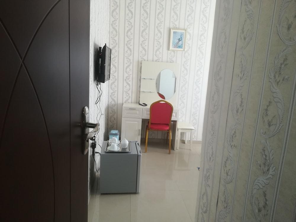 Lee Land Guest House