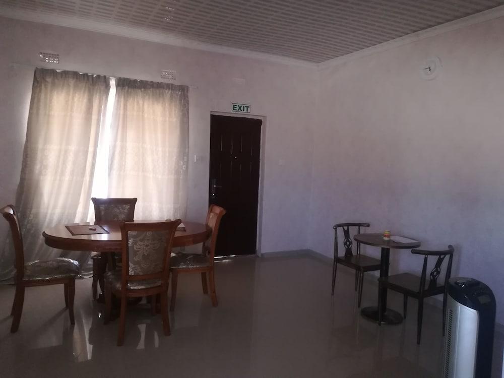 Lee Land Guest House