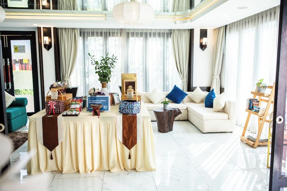 The Experience Walking Street Chiang Mai