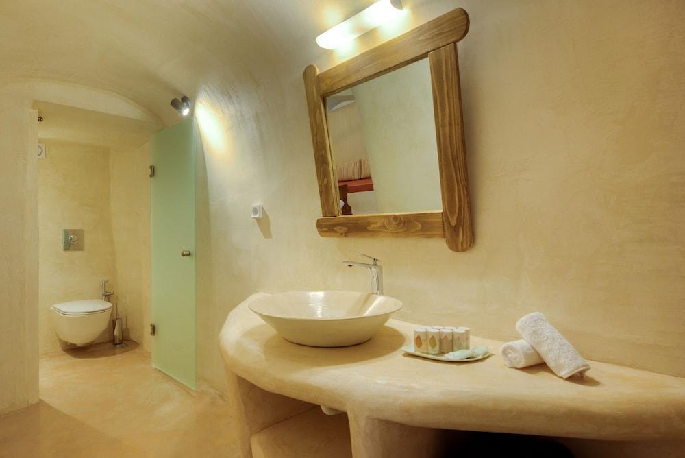 Pasithea Luxury Suites