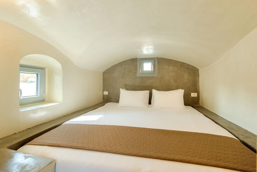 Pasithea Luxury Suites