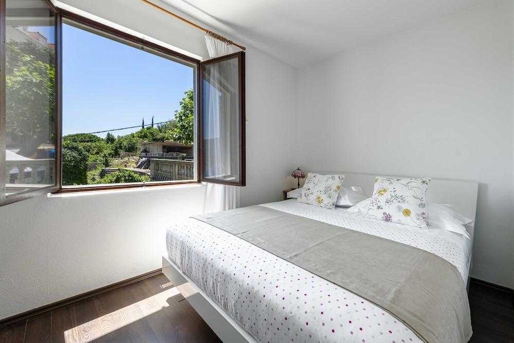 Guest House Rooms Rose