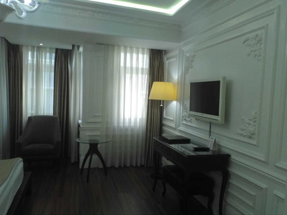 Cartoon Residence - Adults Only