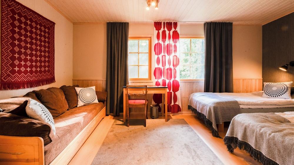 Isokenkäisten Klubi, Wilderness lodge