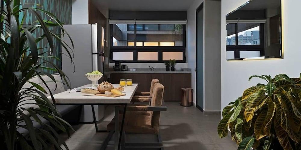 Zeitgeist Roma Studio by Mr.W