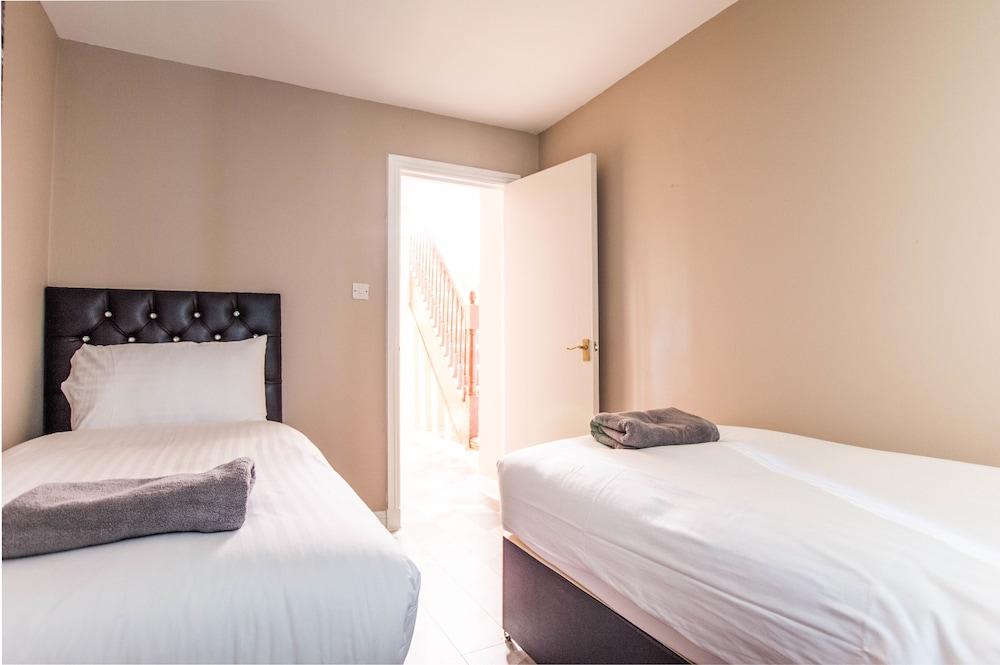 Montgomery Apartments - Crighton