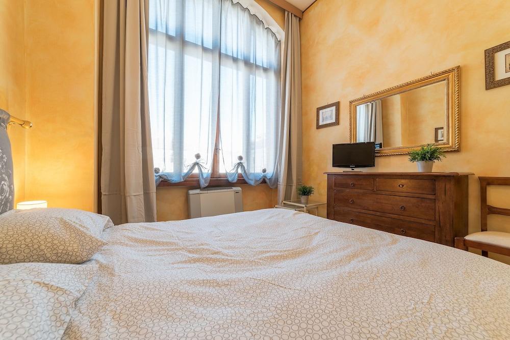 Villa Marignoli Charming Flats