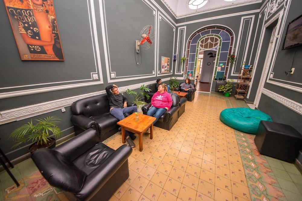 Hostel Alvear