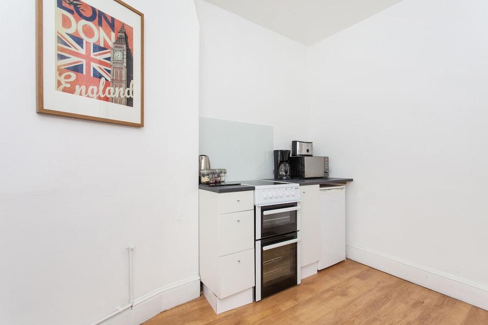 Spacious Studio Apartment Soho Square