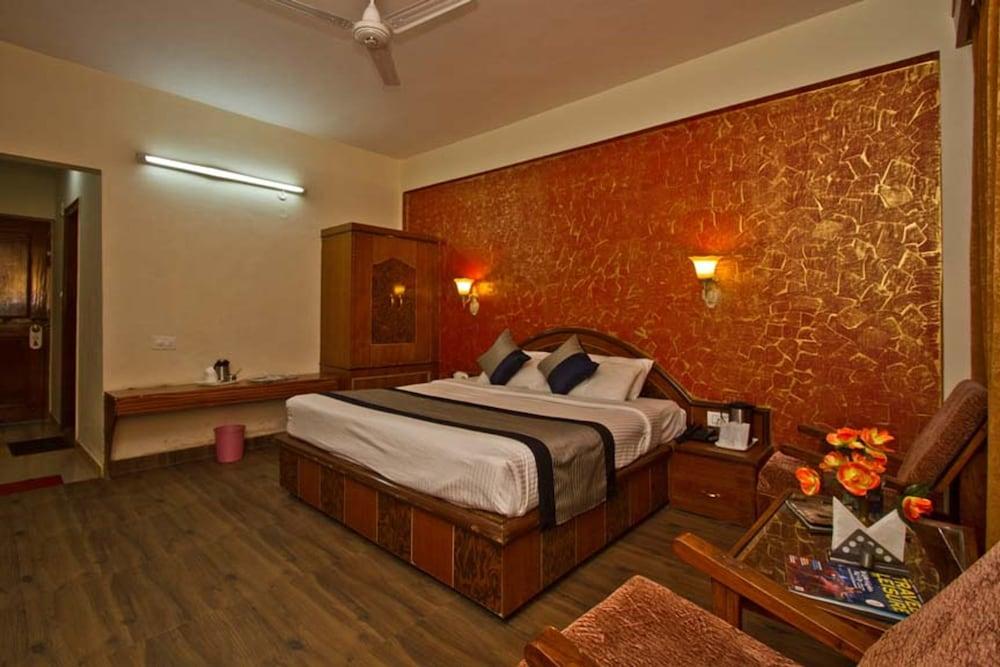 Hotel Park Residency