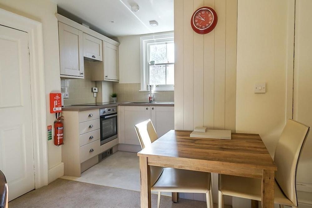 Luxurious Georgian Central Apartment -Parking - 1