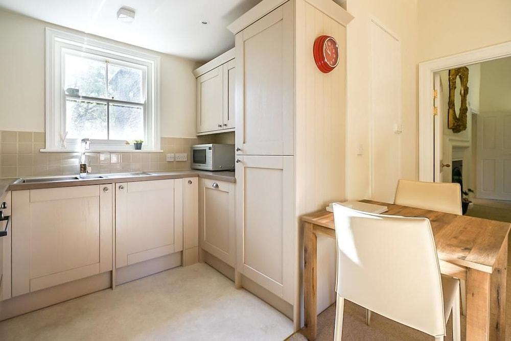 Luxurious Georgian Central Apartment -Parking - 1