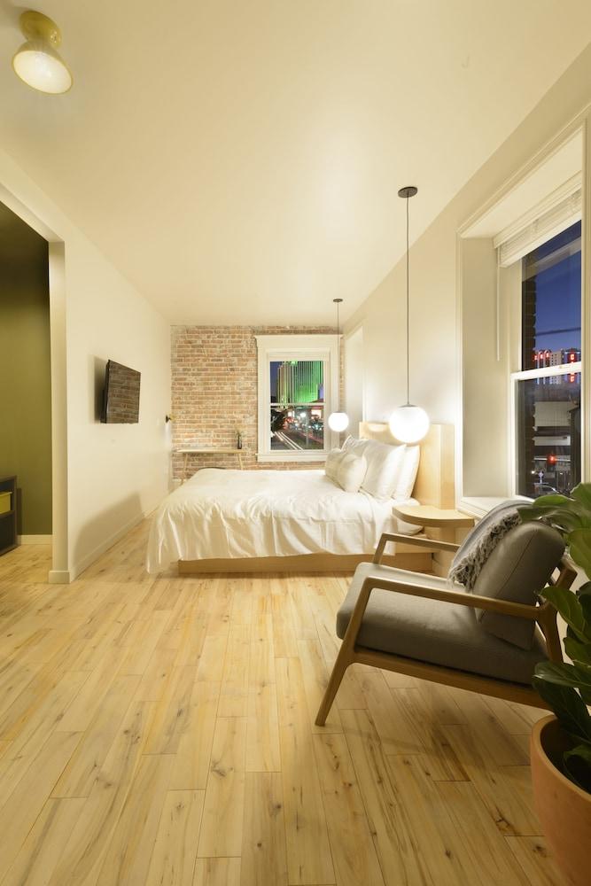 The Jesse Hotel & Bar