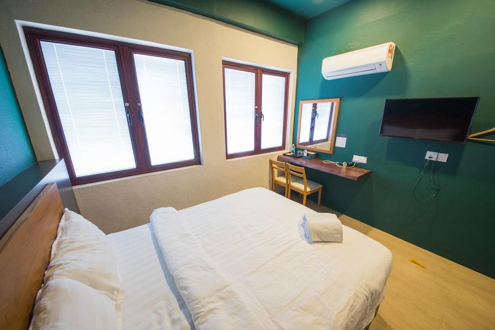 Room V @ Jalan Sultanah Near Bus Stop Batu Pahat