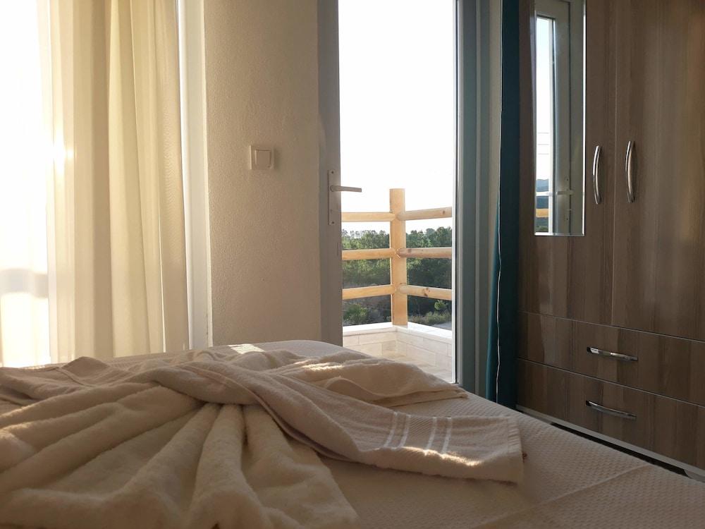 ADA KEKİĞİ PANSİYON