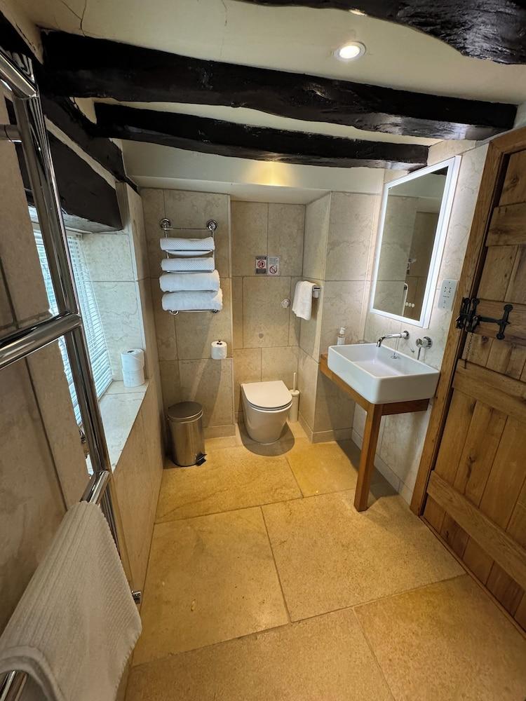 Heathrow Cottages B&B