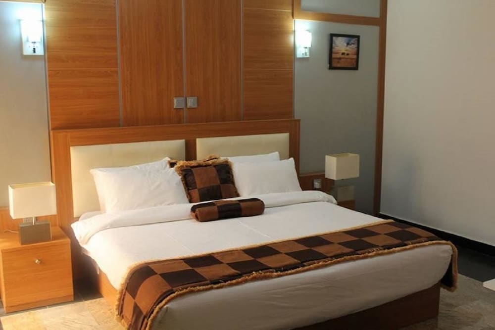 Clen Phil Hotels and Suites