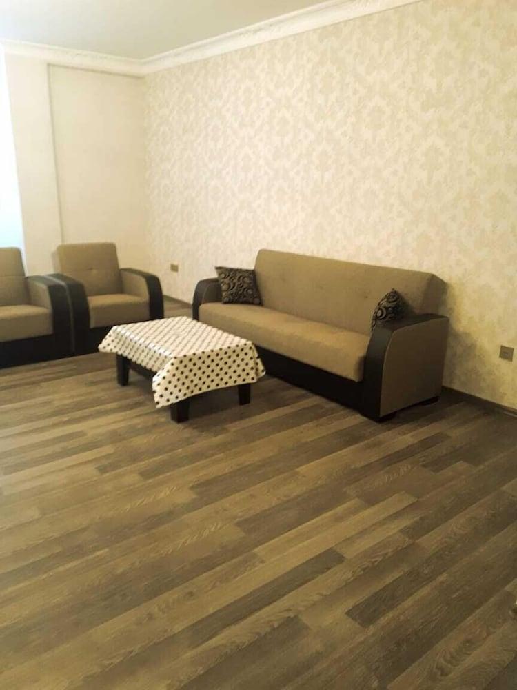 Bakuvi Tourist Apartment B098