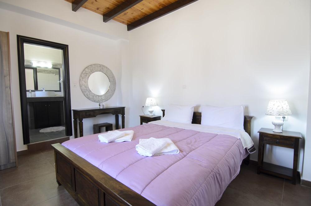 Traditional Apartments Madares