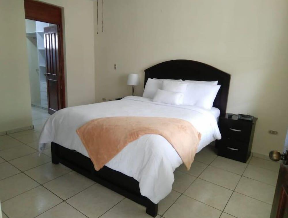 Entire House Spacious and Elegant