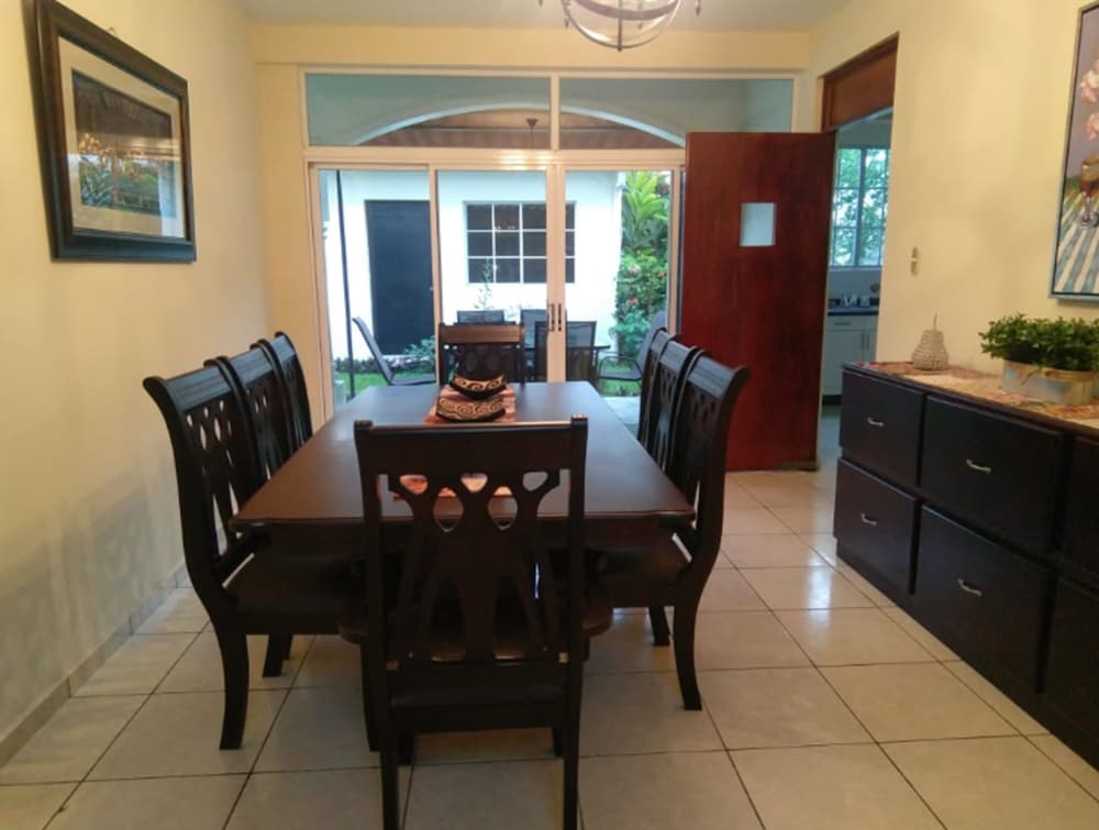 Entire House Spacious and Elegant