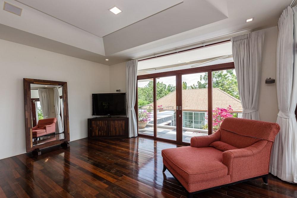 Unique Pool Villa with 5 Bedrooms and Sea View (PM-C1)