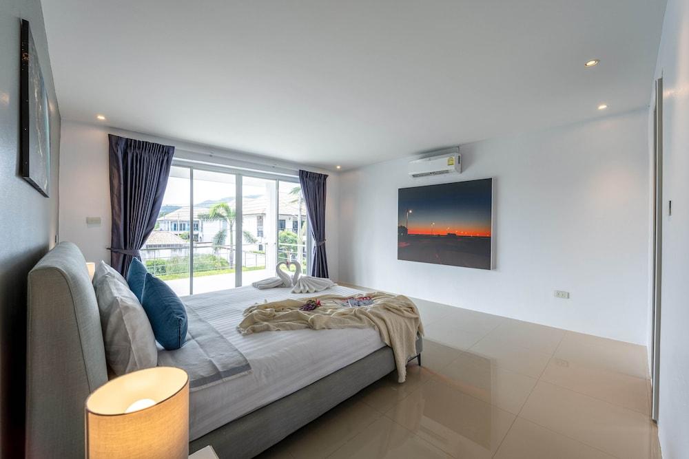 Modern 4 Bedrooms Pool Villa - VY