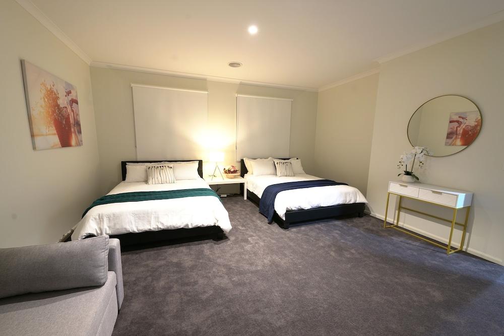 Luxury 9 BRM House in Melbourne