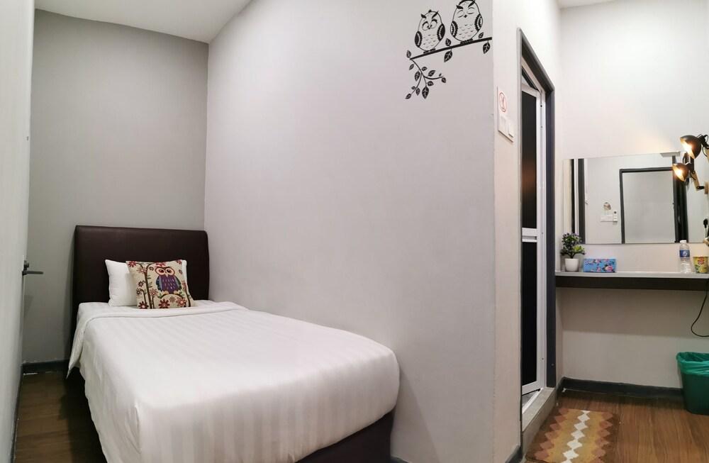 The Nest Hostel Semporna