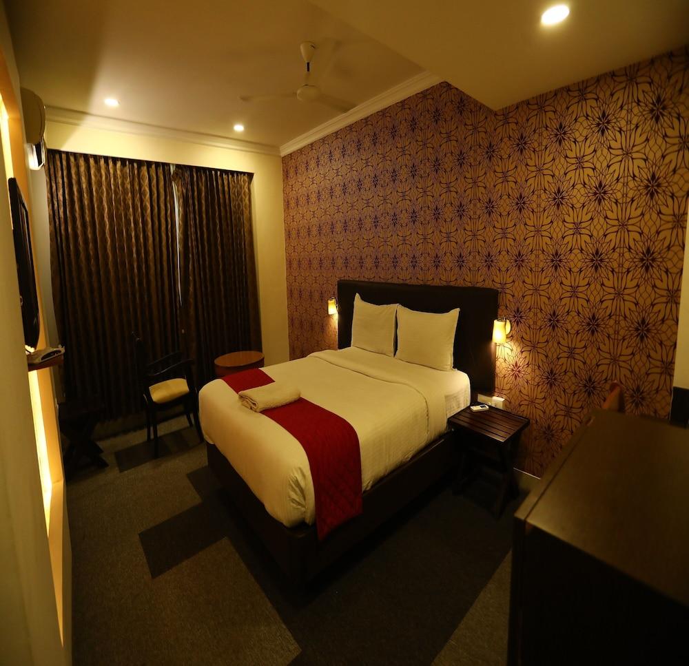 DFRONT Golden Palace