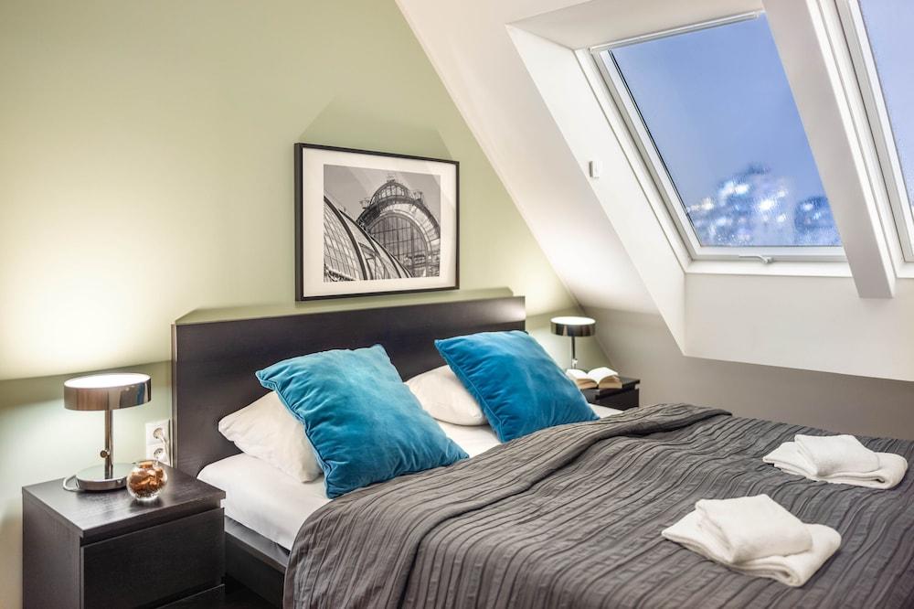 Jimmy's Apartments Lory