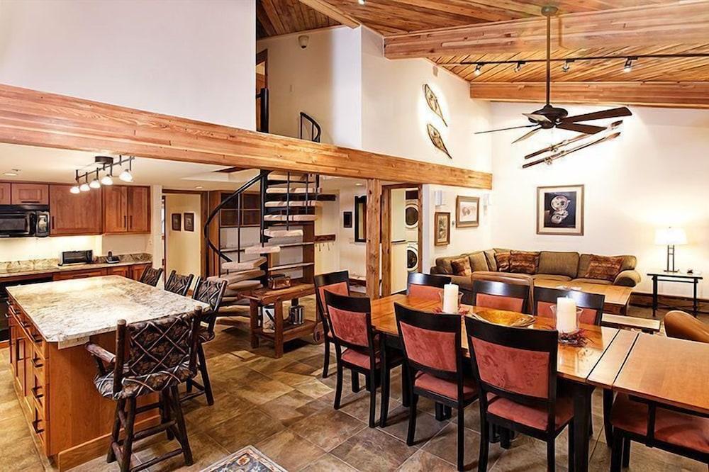 Stonebridge Condominiums