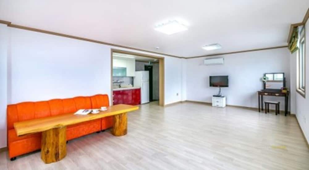 Geoje Beach Maru Pension