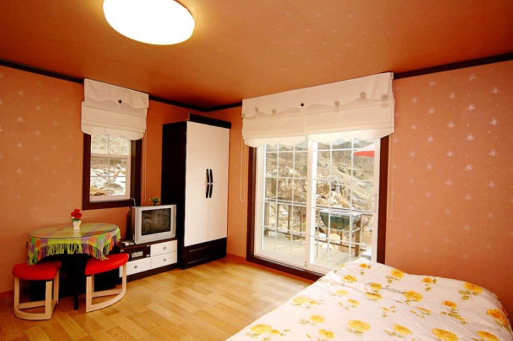 Starlight Hill Pension