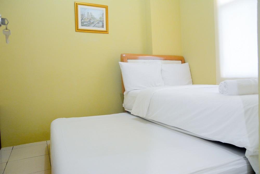 Comfy 2BR Green Bay Pluit Apartment