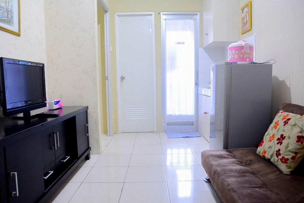 Comfy 2BR Green Bay Pluit Apartment