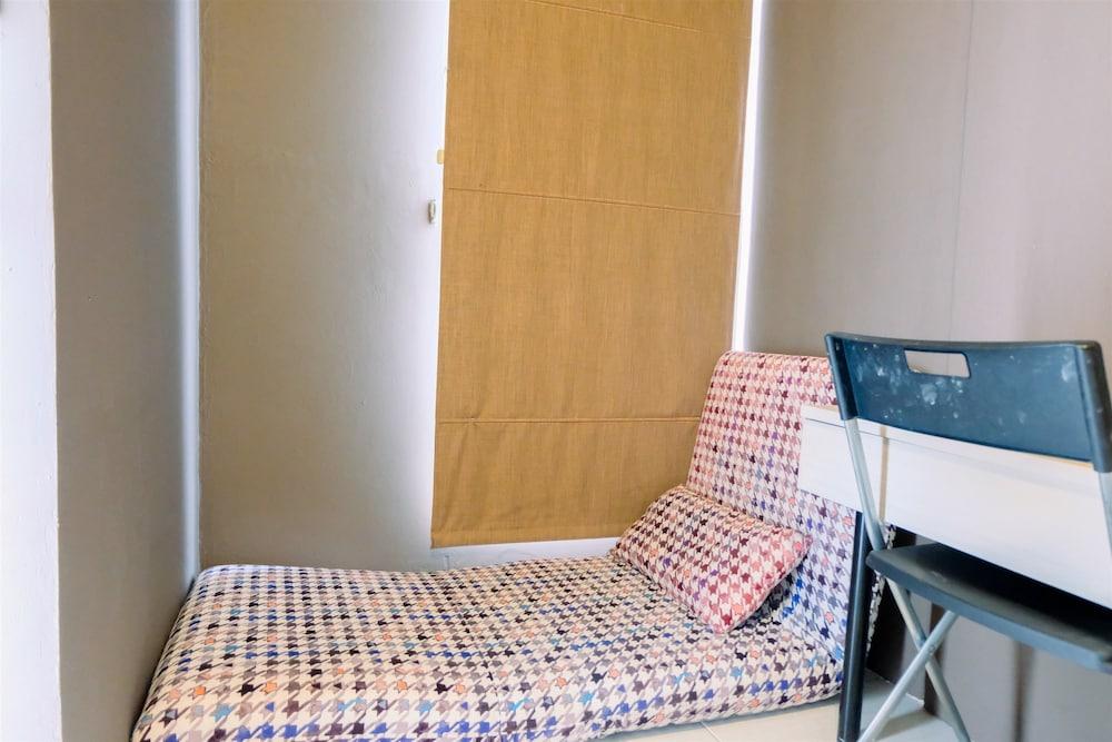 Comfy Studio Apartment @ Skylounge Tamansari
