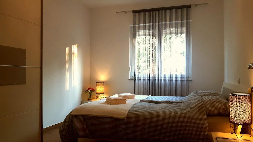 Apartments and Rooms Danijel