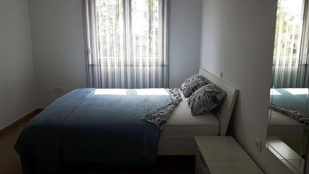 Apartments and Rooms Danijel