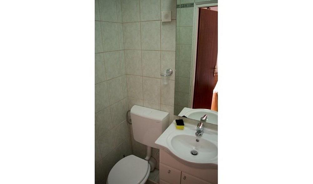 Apartments and Rooms Pende