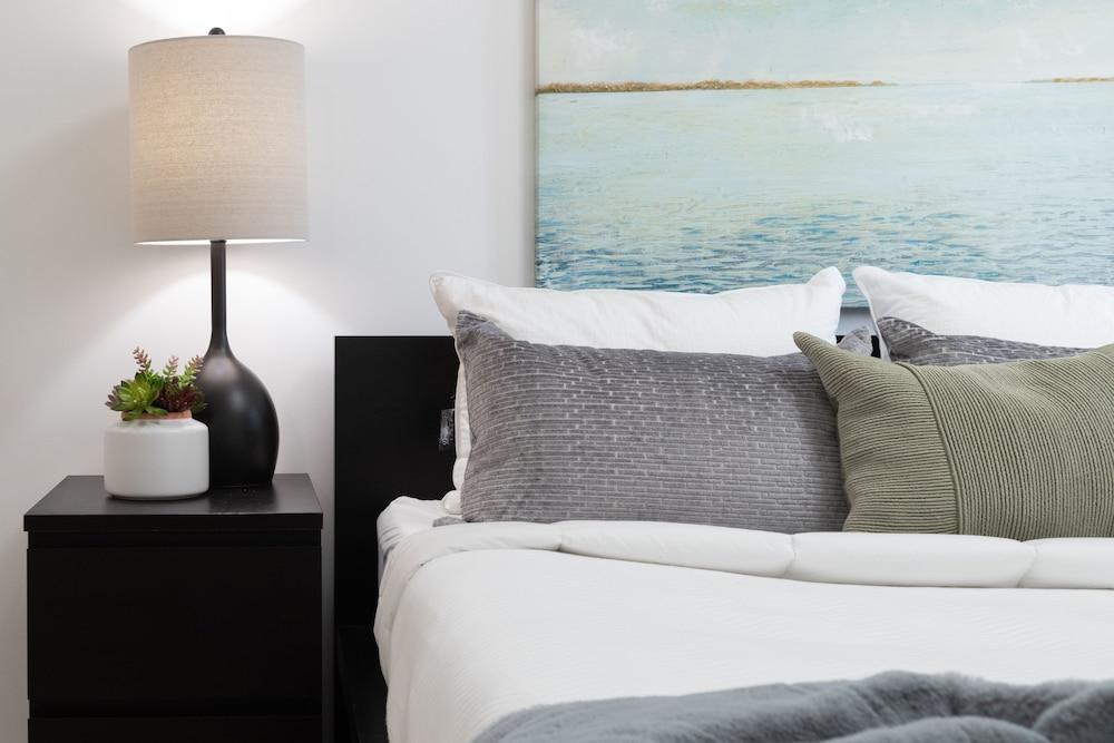 Modern Condo in Financial District