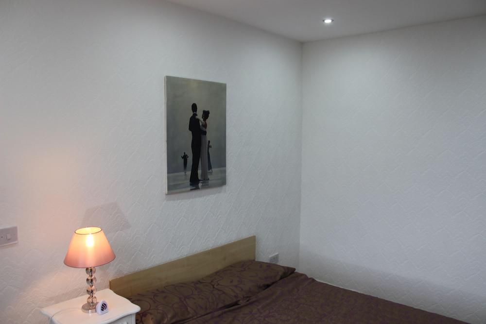 ADVO Aparts Guest Hotel Leeds