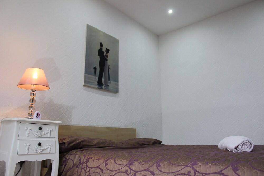 ADVO Aparts Guest Hotel Leeds