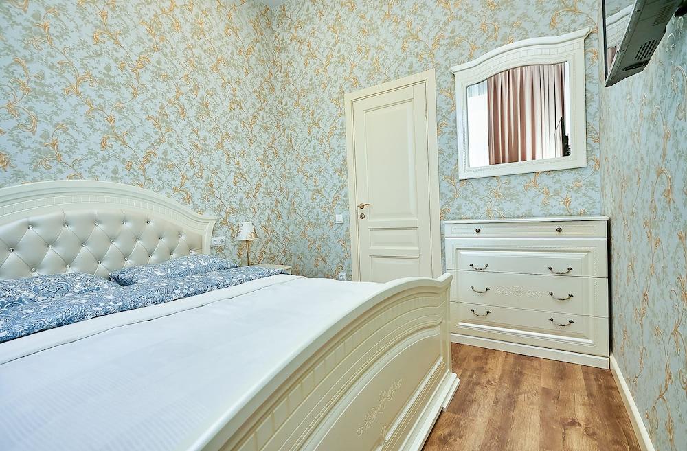 Apartments on Italianskaya 11