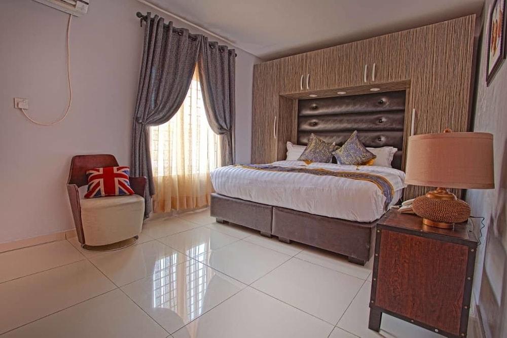 H21 Apartments & Lounge