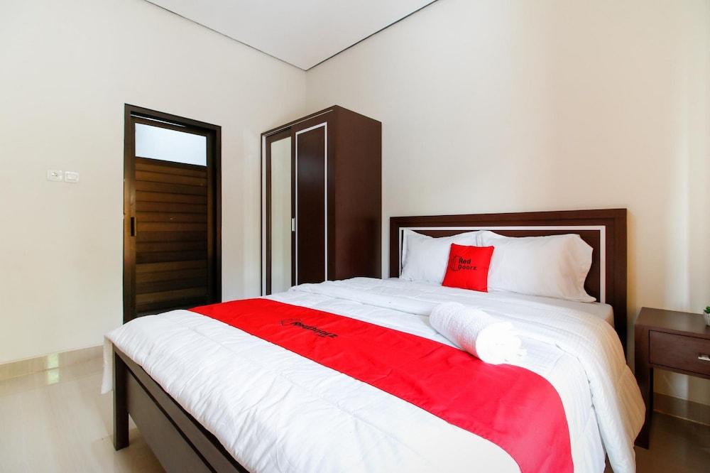 RedDoorz @ Jalan Palagan