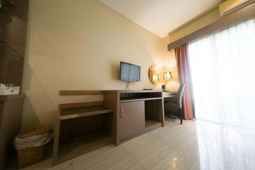 RedDoorz Plus near Universitas Negeri Makassar 2