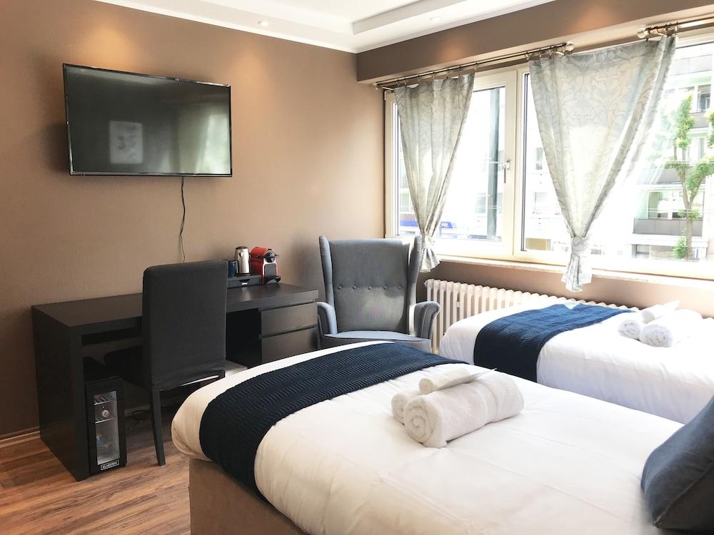 Mike's Four - Hostel